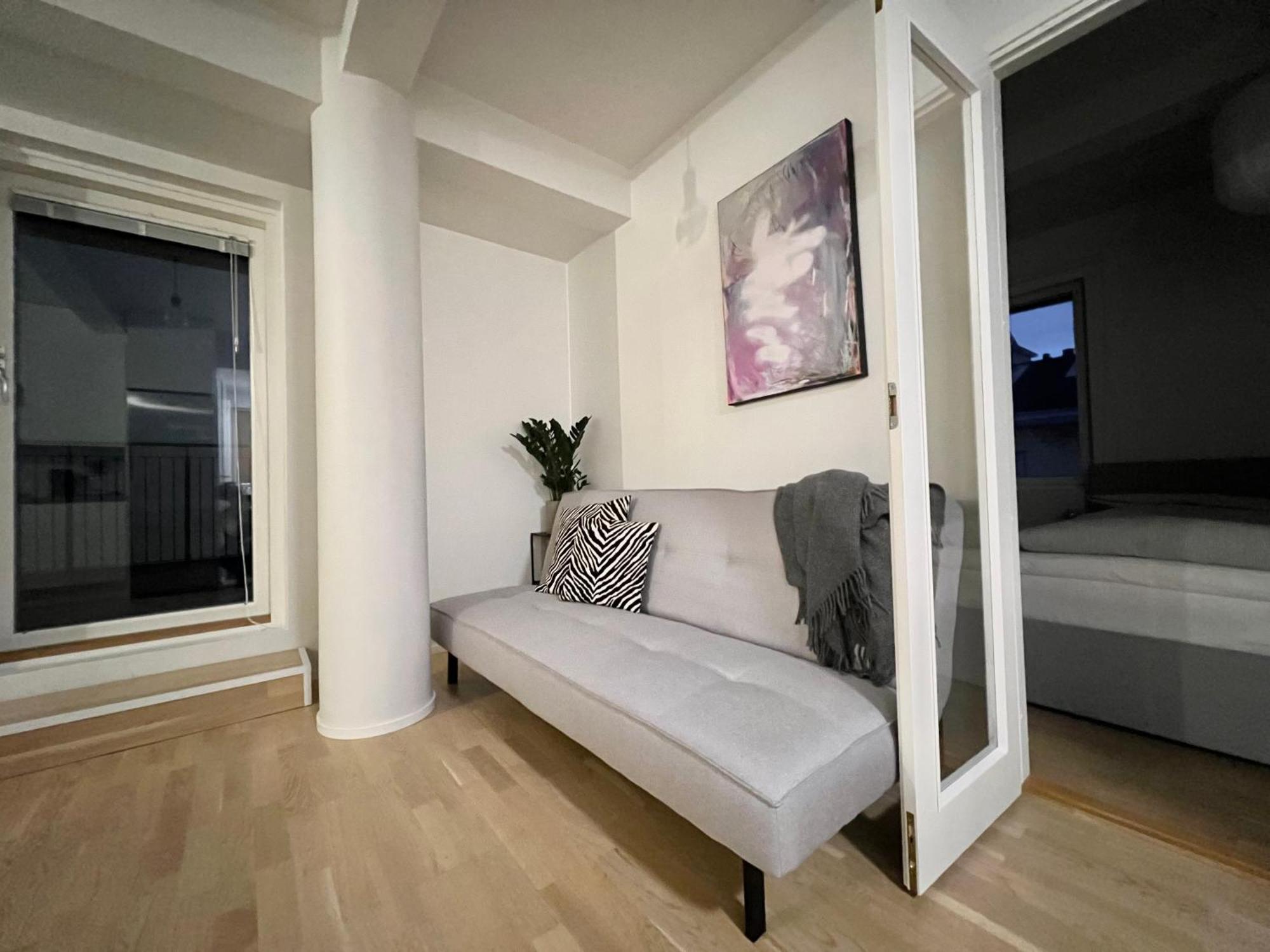 Modern With Private Terrace Apartment *